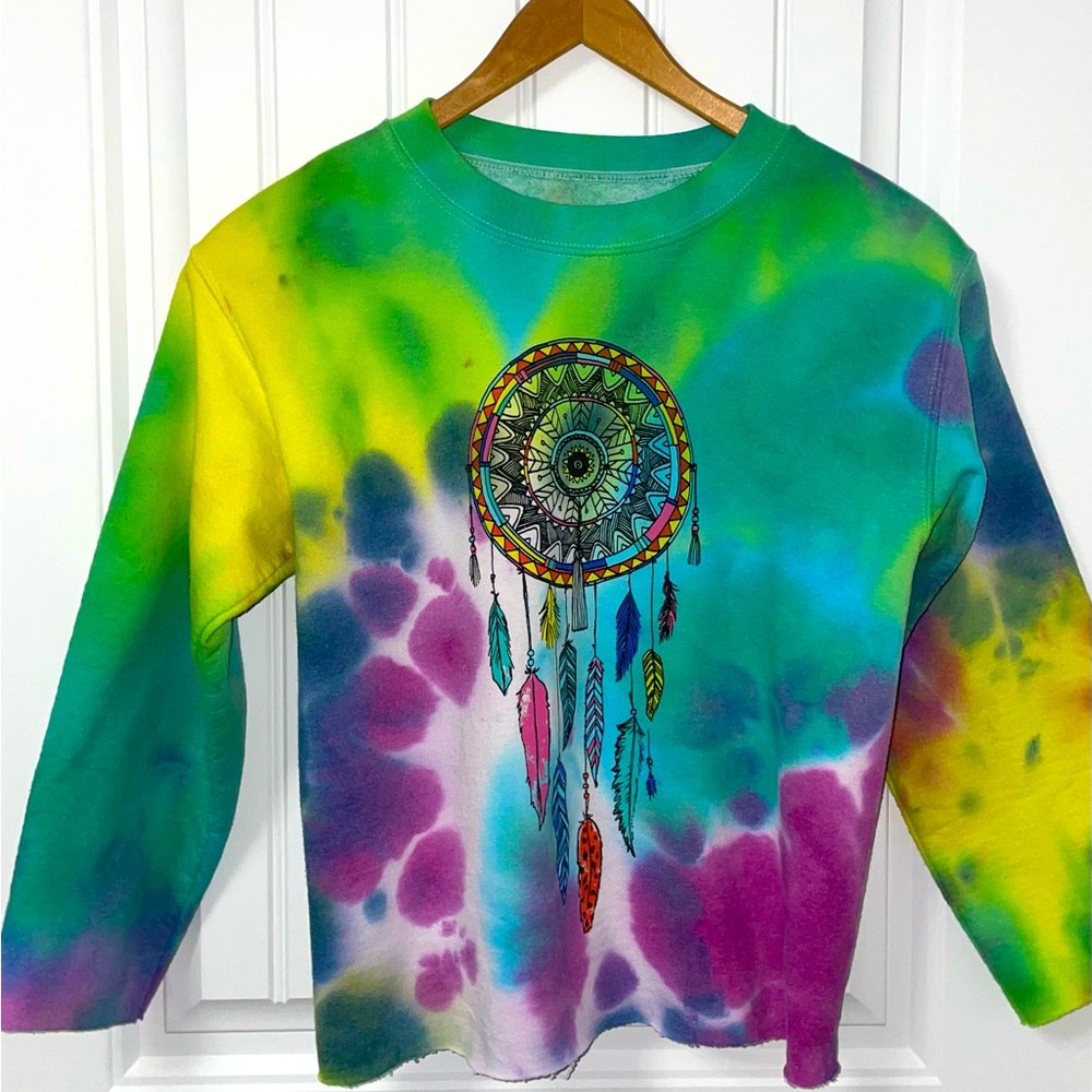 Tye-dye bohemian crew neck with dream catcher design and cut off sleeves.